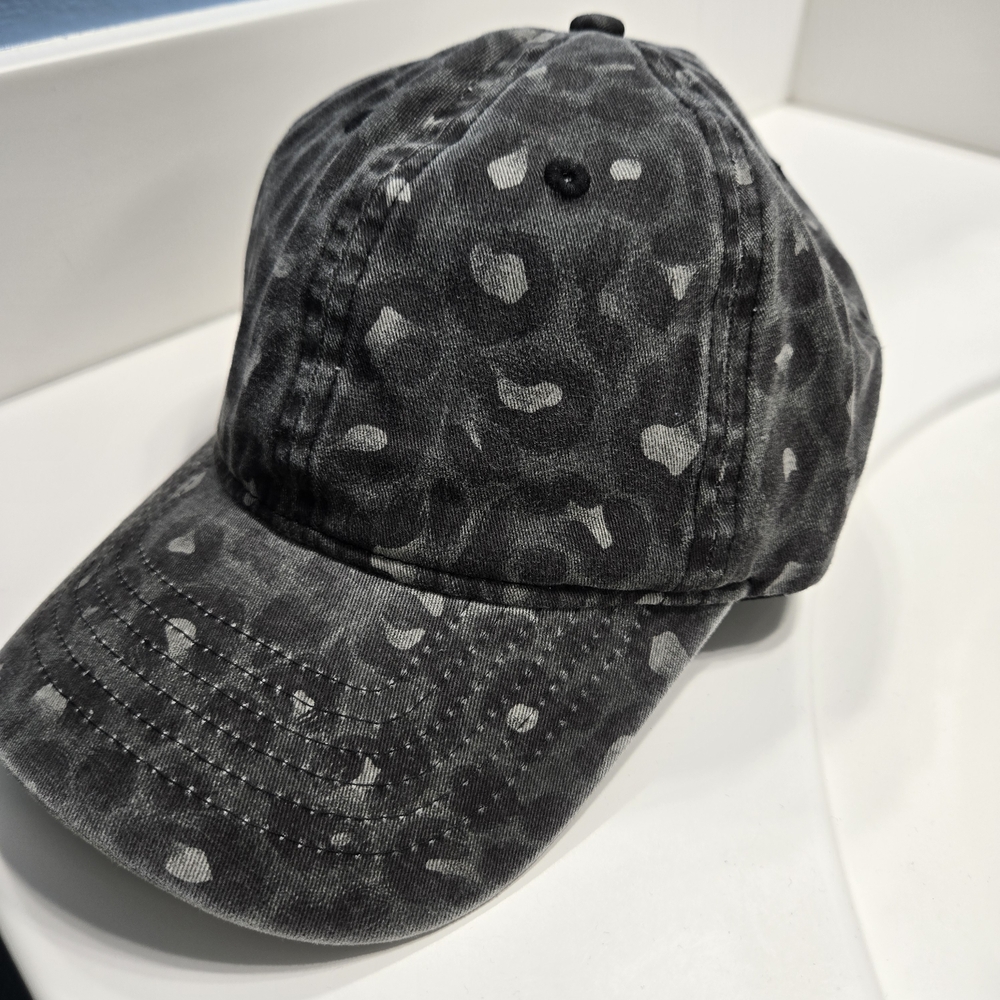 Time and Tru Black and Gray Patterned Hat